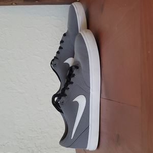 Nike SB gray and white